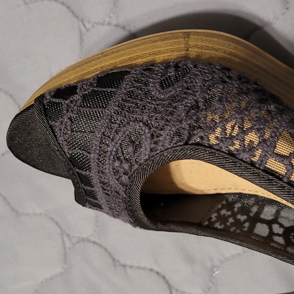 American Eagle Black Lacey Wedge Heels - Picture 7 of 7